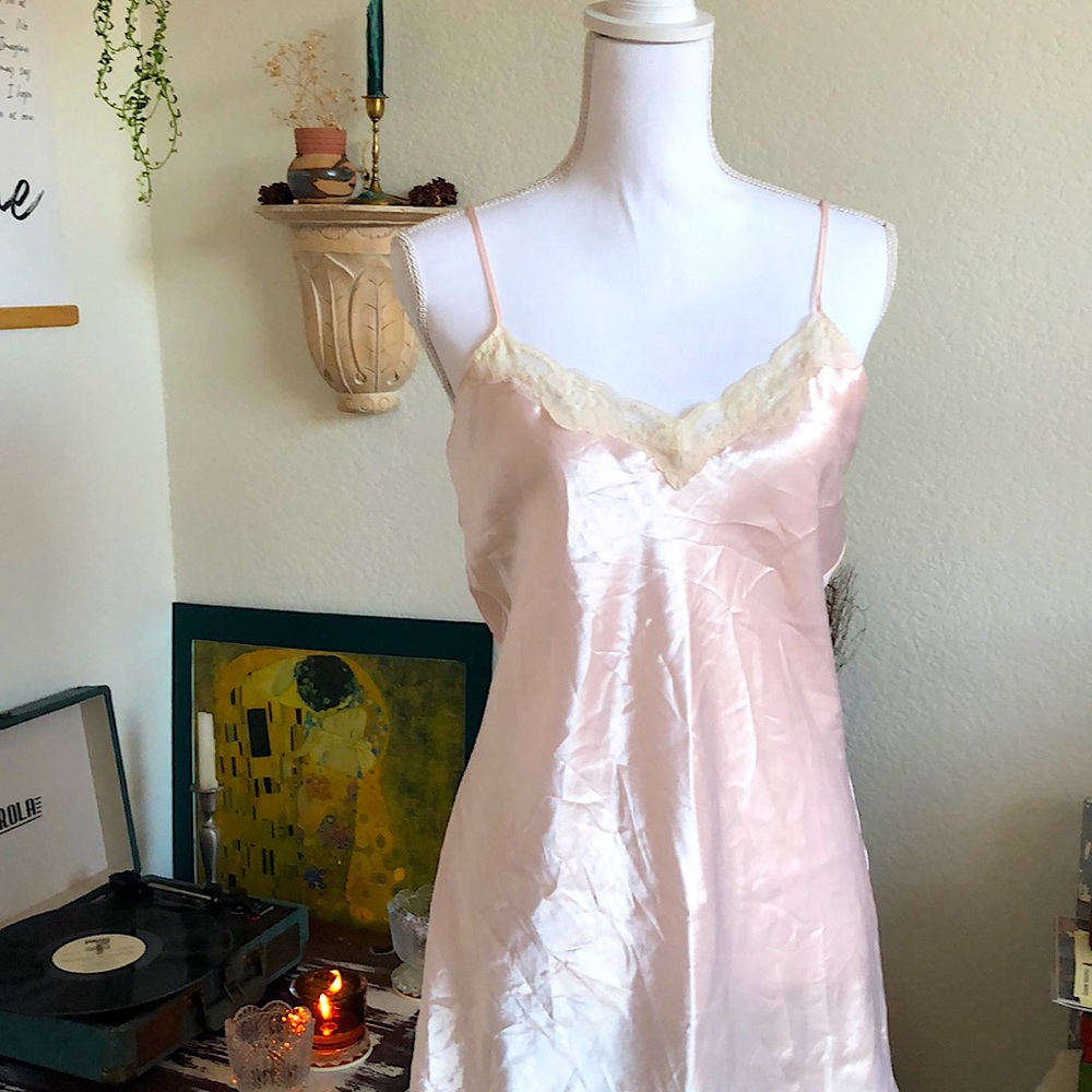 Vintage pink slip dress 🕊